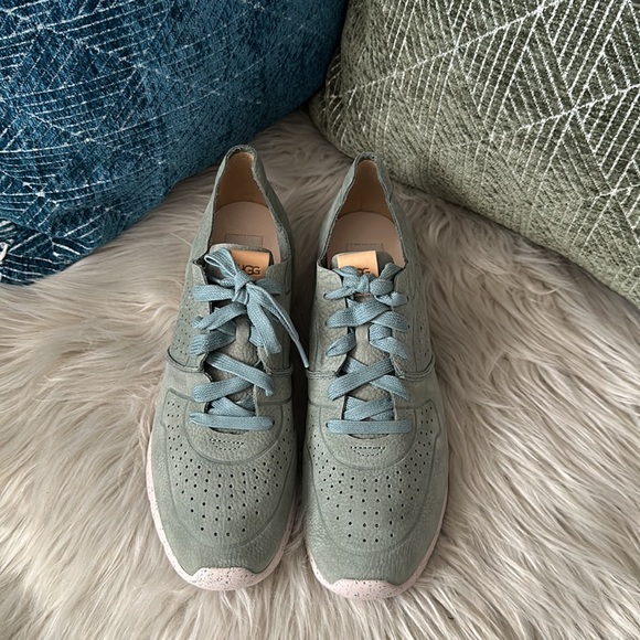 UGG TYE - Picture 3 of 9